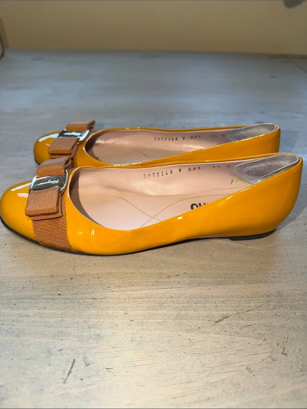 Salvatore Ferragamo Varina Patent Leather Bow Flats Size 5.5